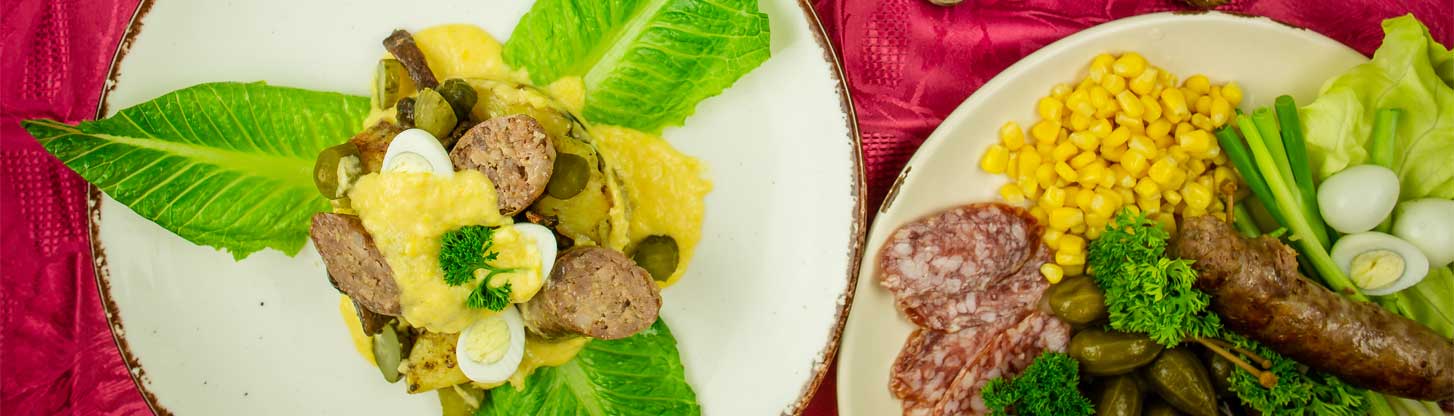 Salad with sausages and corn sauce