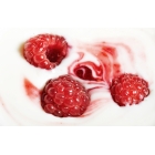 Joghurt mit Himbeeren und Zitronenlikör