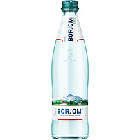 Natürliches Mineralwasser mit Kohlensäuren versetzt "Borjomi"
