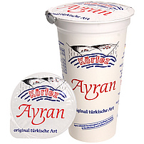 Erfrischungsgetränk aus Joghurt und Wasser "Ayran"