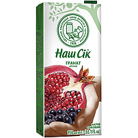 Granatapfel-Aronia-Fruchtgetraenk aus Fruchtsaftkonzentraten