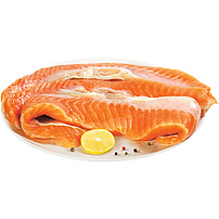 Lachsbauchschnitte oder Lachslocken (Salmo salar) frisch.