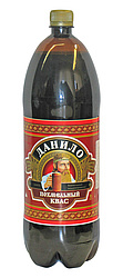 Erfrischungsgetränk mit Malzgeschmack "Kvas Danilo Pochmelny" mit Kohlensäure versetzt.