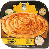 Börek mit Käse "Sirnica Tepsija", schnell gefrorerens Teigprodukt mit Käsefüllung