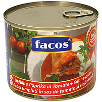 Gefüllte Paprika in Tomaten-Sahnesoße