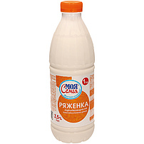 Produkt jogurtowy barwiony karmelowym syropem cukrowym „Ryashenka”, zawartość tłuszczu w mleku 3,5%.