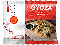 Japanische Teigtaschen "Gyoza" gefüllt mit Gemüse und Schweinefleisch, tiefgefroren